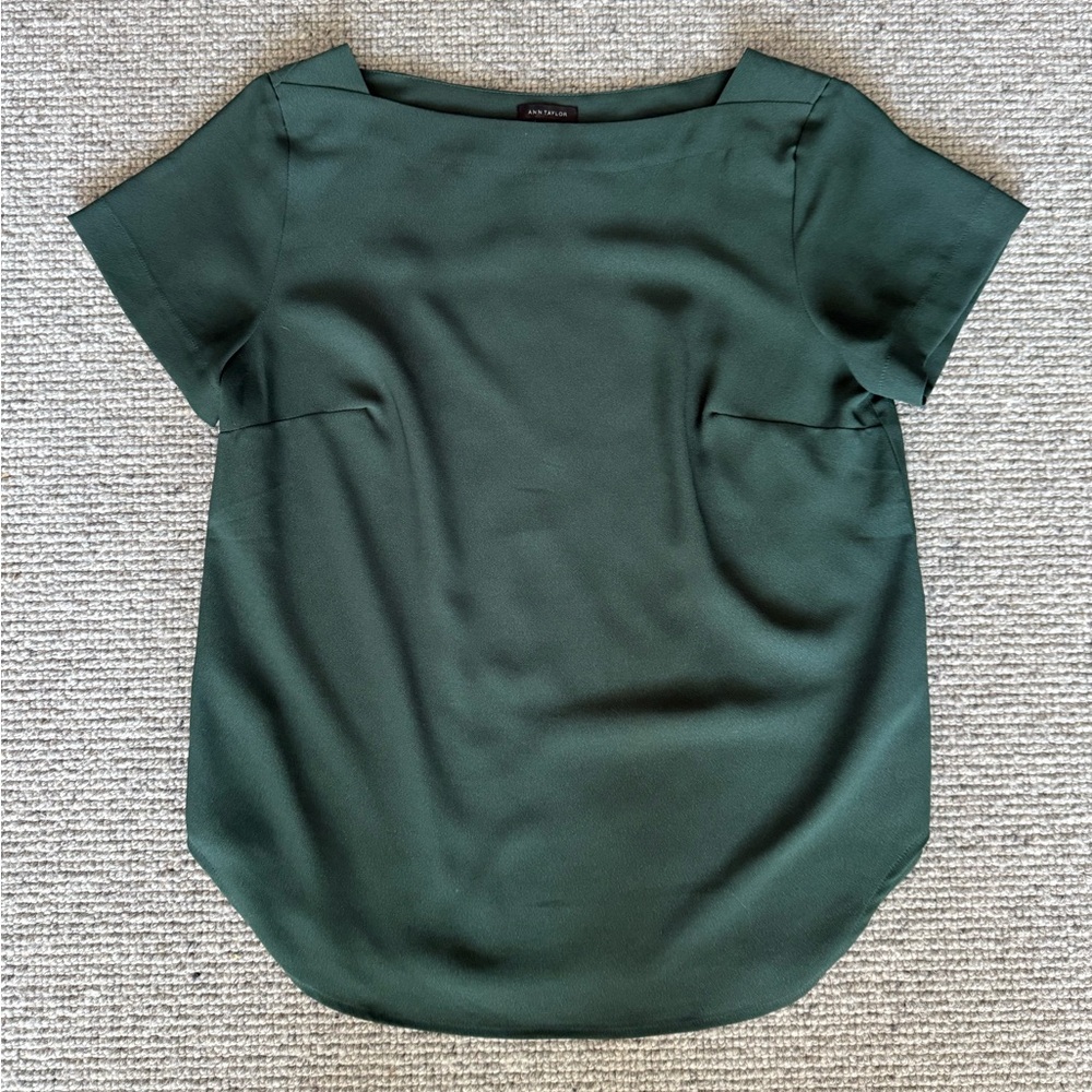 Ann Taylor Blouse XS Green Short Sleeve Boat Neck Top Shirt Work